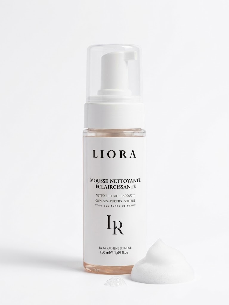 La mousse nettoyante éclaircissante
